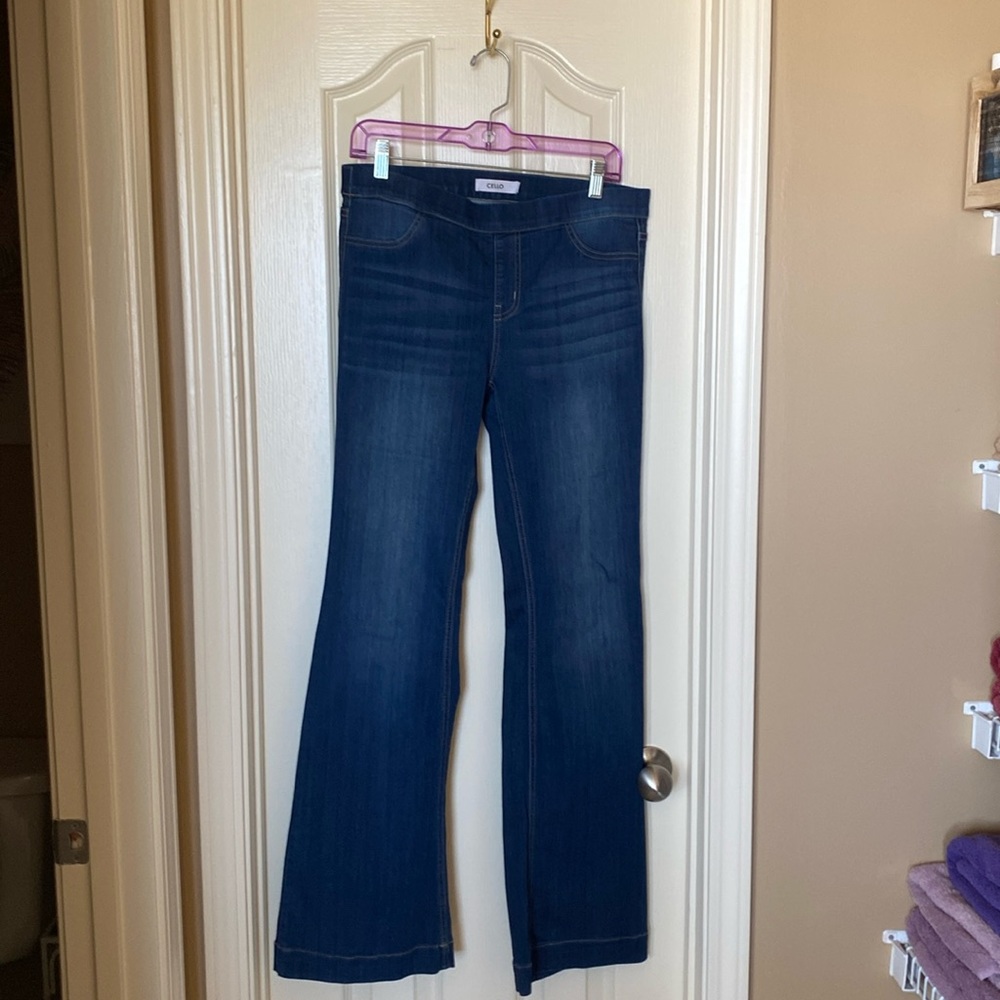 Cello pull on denim